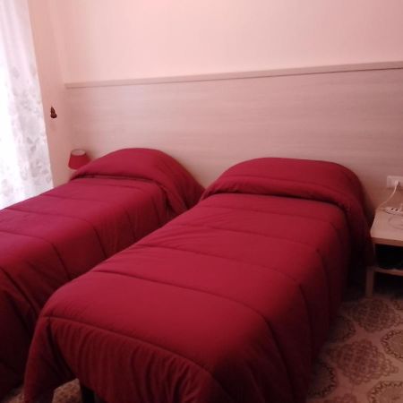 Albergo Maria Cristina Esperia エクステリア 写真