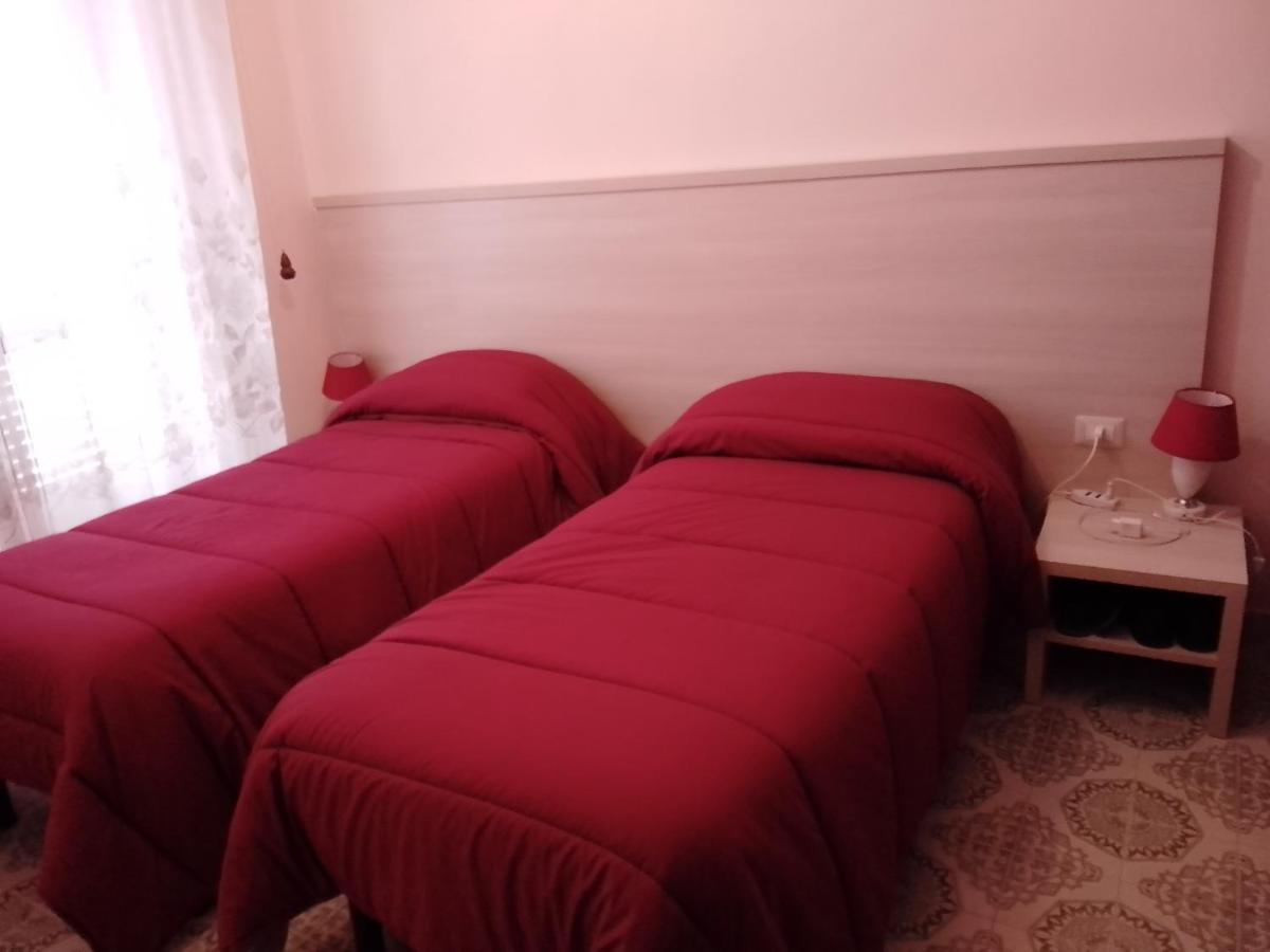 Albergo Maria Cristina Esperia エクステリア 写真